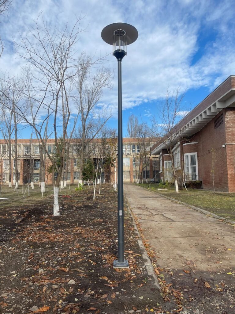 poteau éclairage extérieur